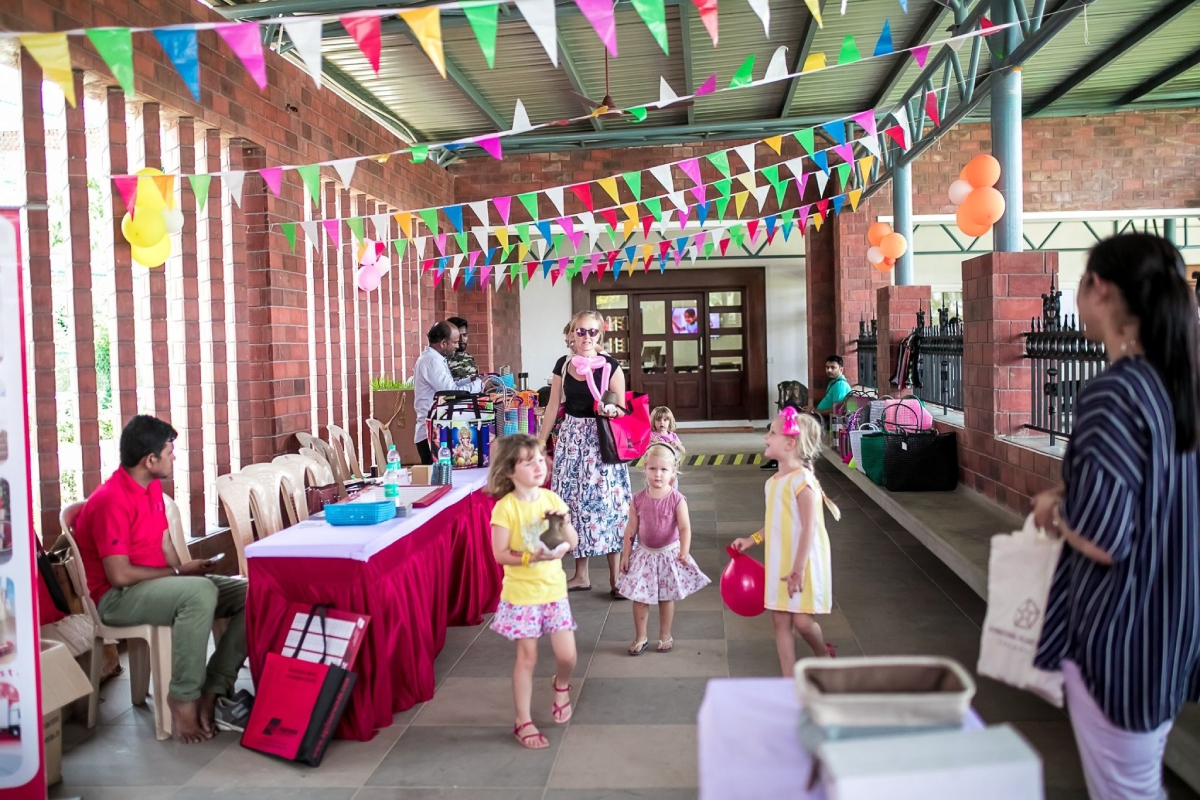 Parents and children are joyful during the celebration of International Village School.